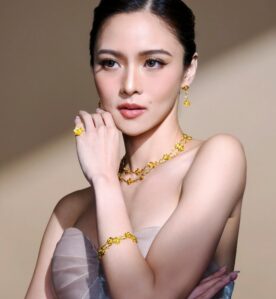 Alternative view of Rose Vine Earrings