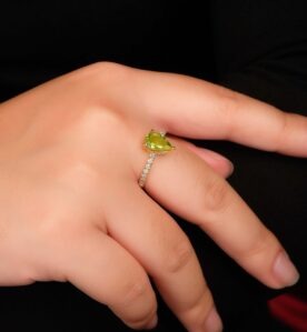 Alternative view of Cixi "Peridot" Ring