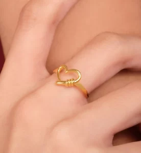Alternative view of Knotte Heart Ring
