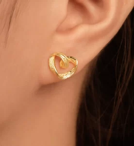 Alternative view of Twist Heart Earrings