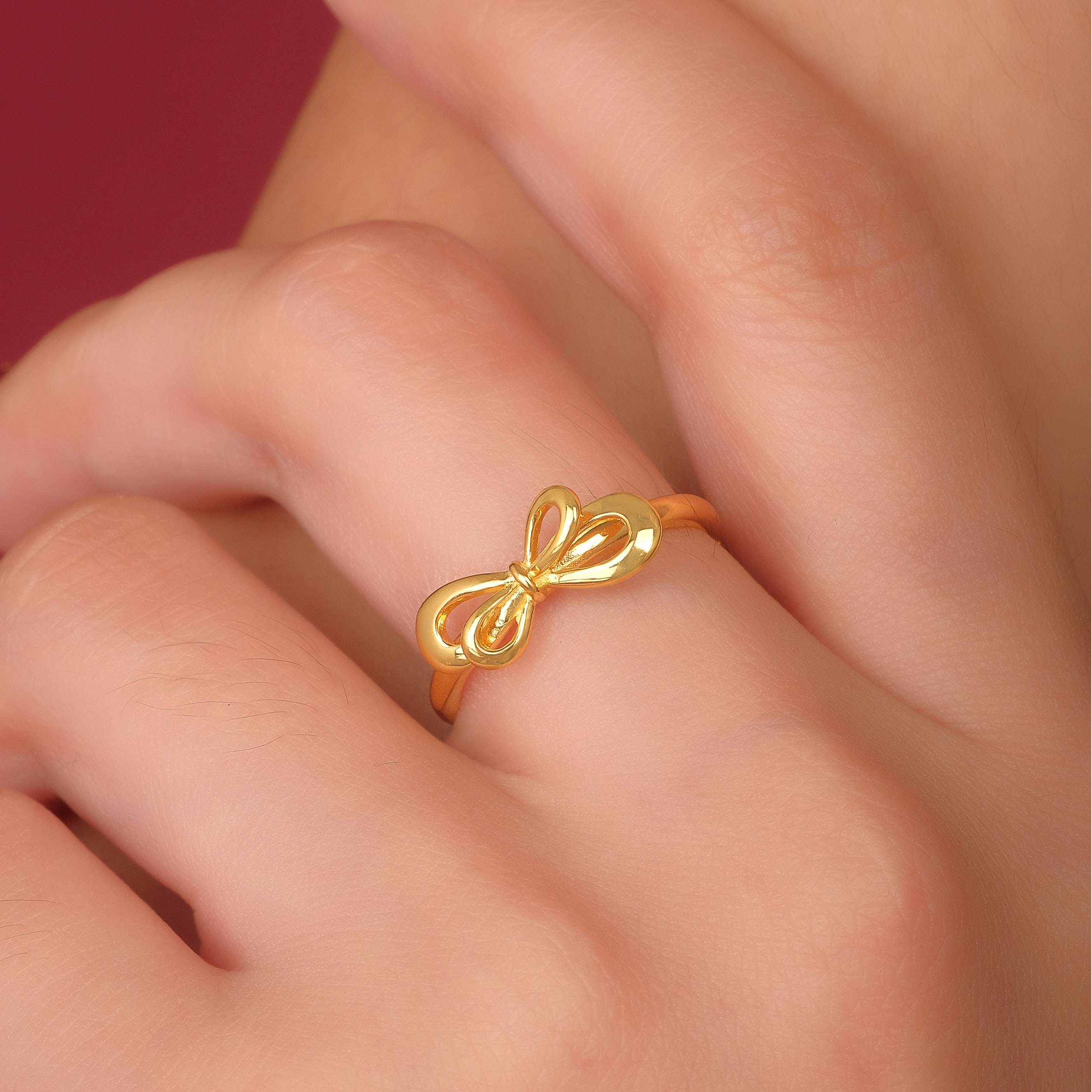 Alternative view of Everloop Bow Ring