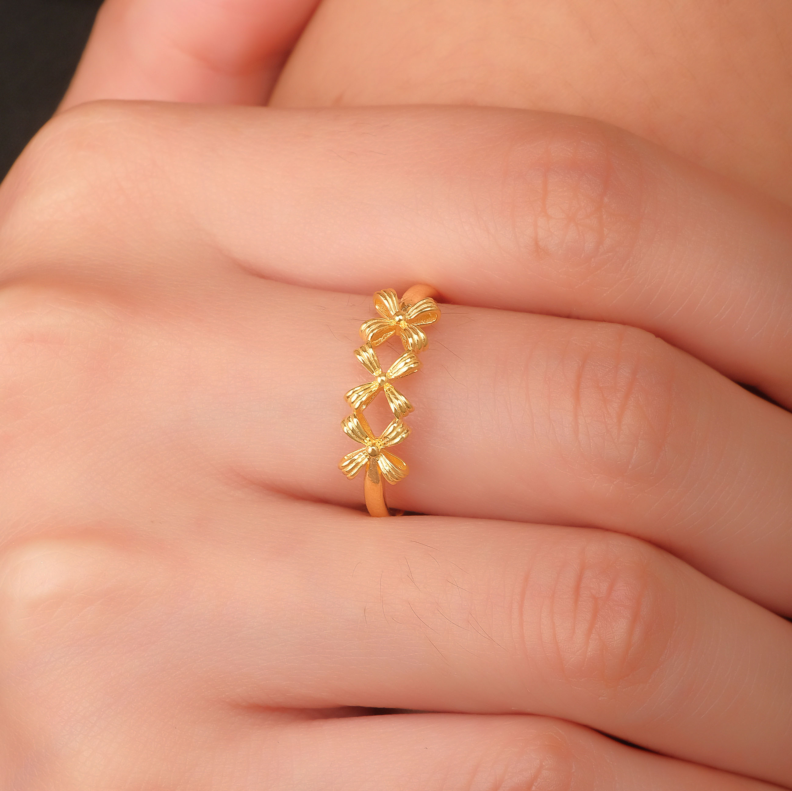 Alternative view of Fleurette Ring